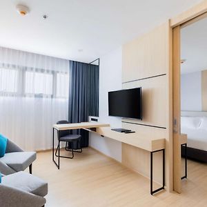 One-Bedroom King Suite
